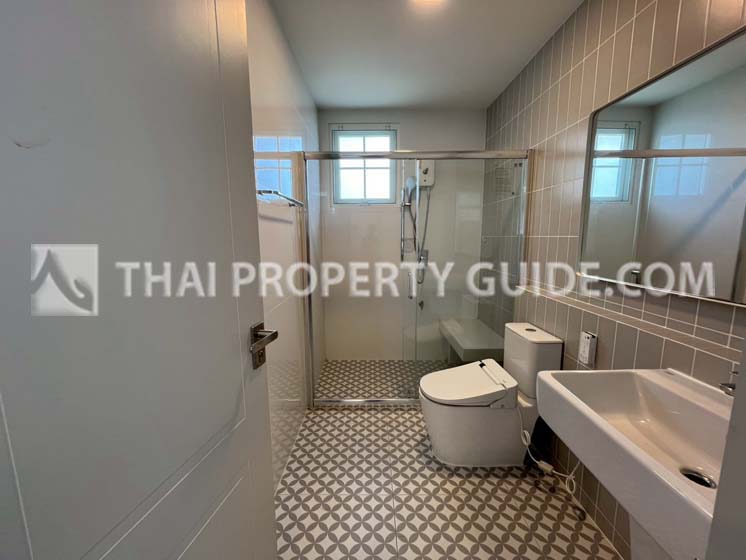 House with Shared Pool in Bangnatrad 